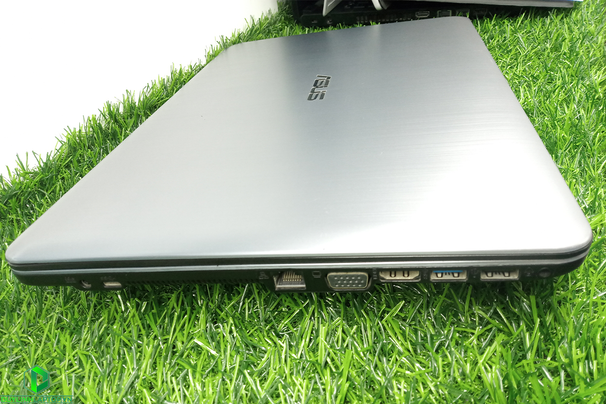 Laptop Asus A540U | i5-7200U | RAM 4GB | SSD 240GB | AMD 8500M | 15,6Inch HD