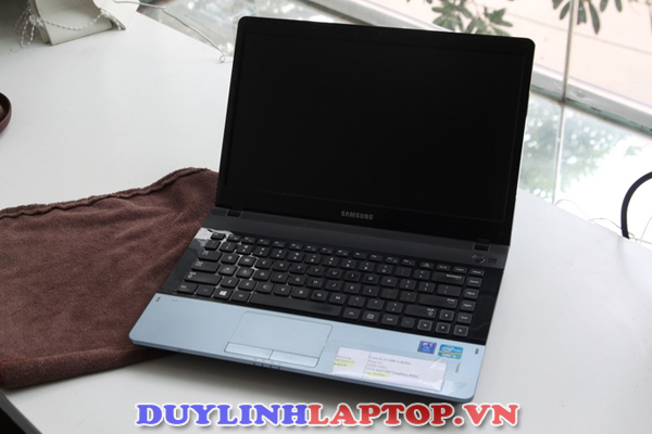 Laptop cũ Samsung NP300E (i3 3110M/ RAM 2G/ HDD 500G/ Màn 14.0/ Pin 2h)