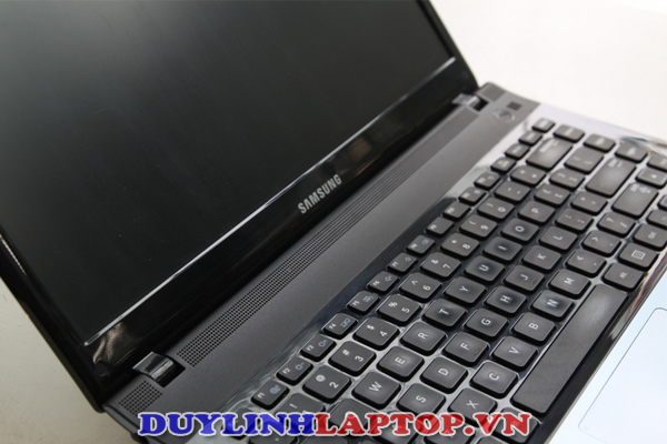 Laptop cũ Samsung NP300E (i3 3110M/ RAM 2G/ HDD 500G/ Màn 14.0/ Pin 2h)