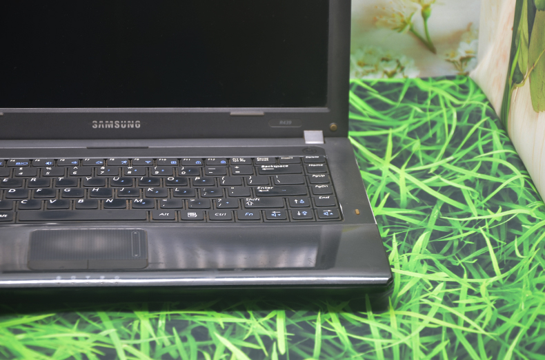Laptop-Samsung-R439-3
